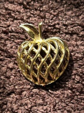 Gold Tone Apple Lattice Brooch Pin